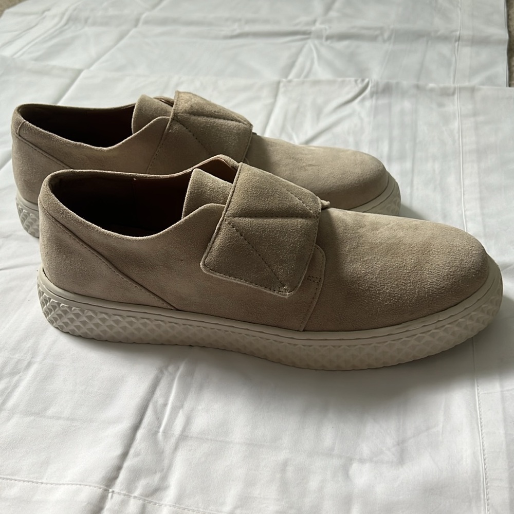 Women’s Aerosoles Ebba Low-Top Tan Suede Sneakers, Size 9.5